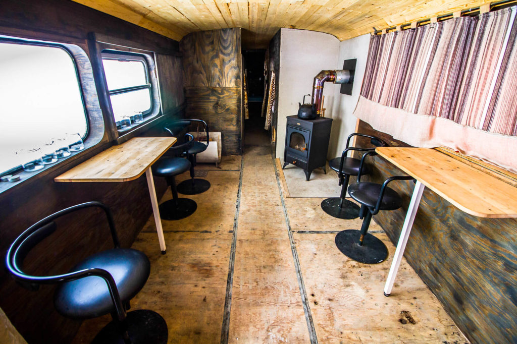 Intérieur du bus "Into the wild" en Laponie