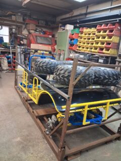 Aujourd'hui deux karts Fk4 ont pris la route d'abord en camion puis dans quelques jours en avion pour une destination lointaine...l'Alaska. On aurait bien aimé les livrer nous même mais on a bien à faire à l'atelier et pas de temps pour faire du tourisme. Merci à Marina Mcgourty pour cette confiance.