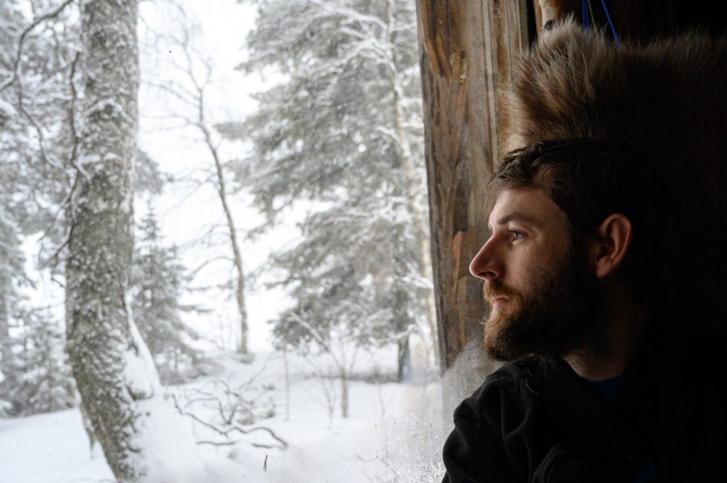 Seb, Globe Blogueurs dans sa cabane insolite en Laponie suédoise