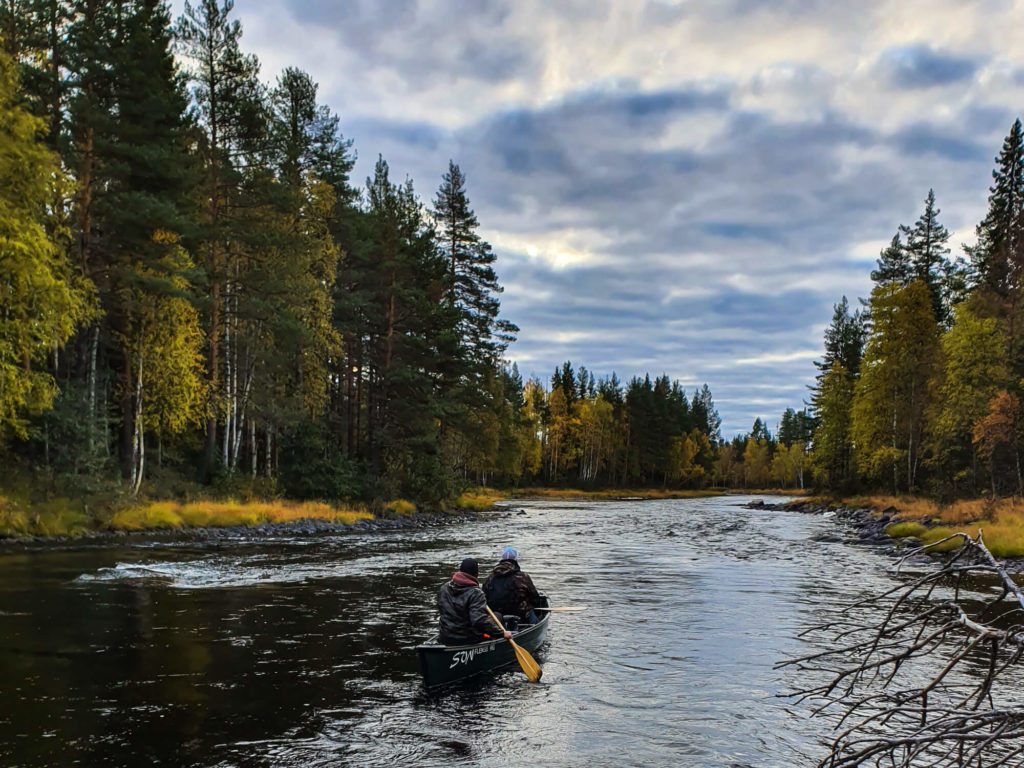 Descente de canoë en Laponie suédoise