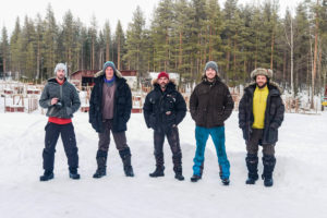 L'équipe bien équipéedans le Grand Nord