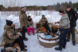 Déjeuner dehors en Laponie suédoise