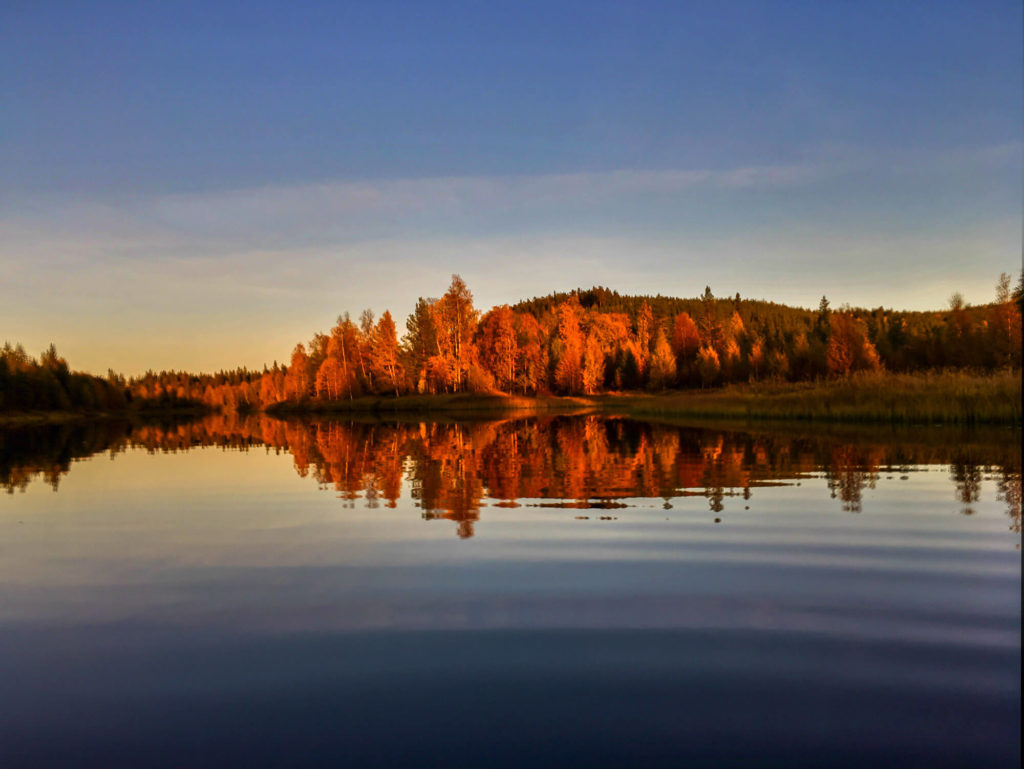 Coucher du soleil d'automne en Laponie suédoise