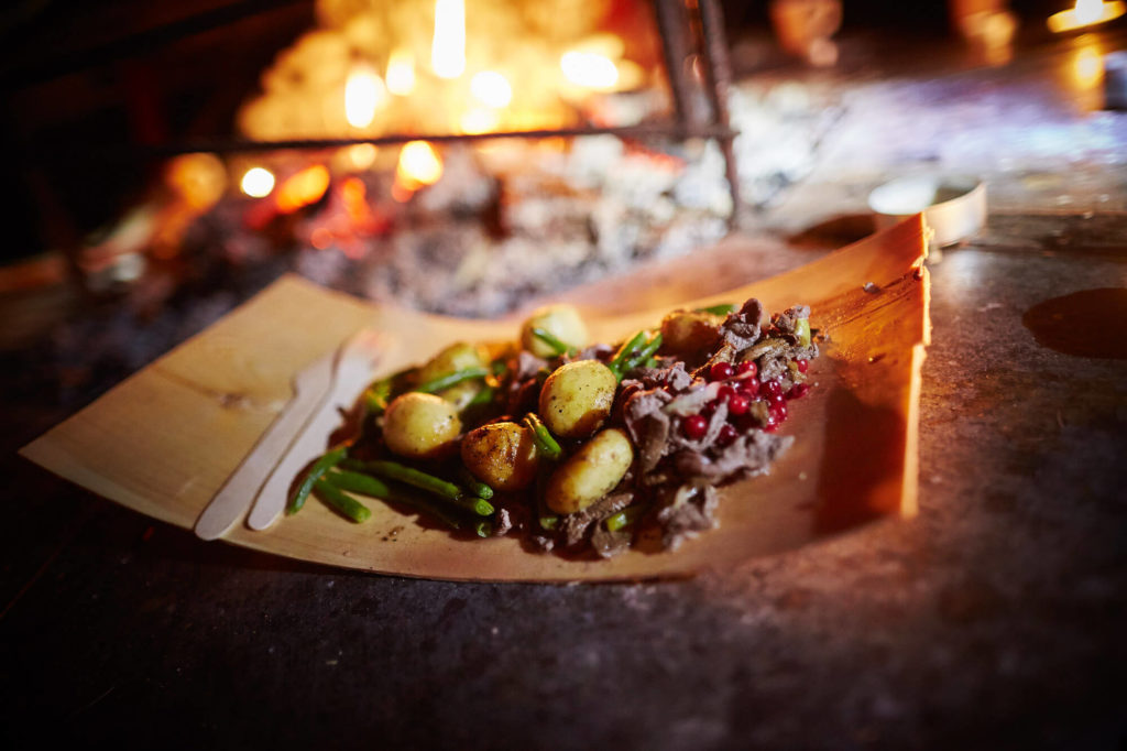 Restauration : plat de renne et pommes de terre en laponie suédoise