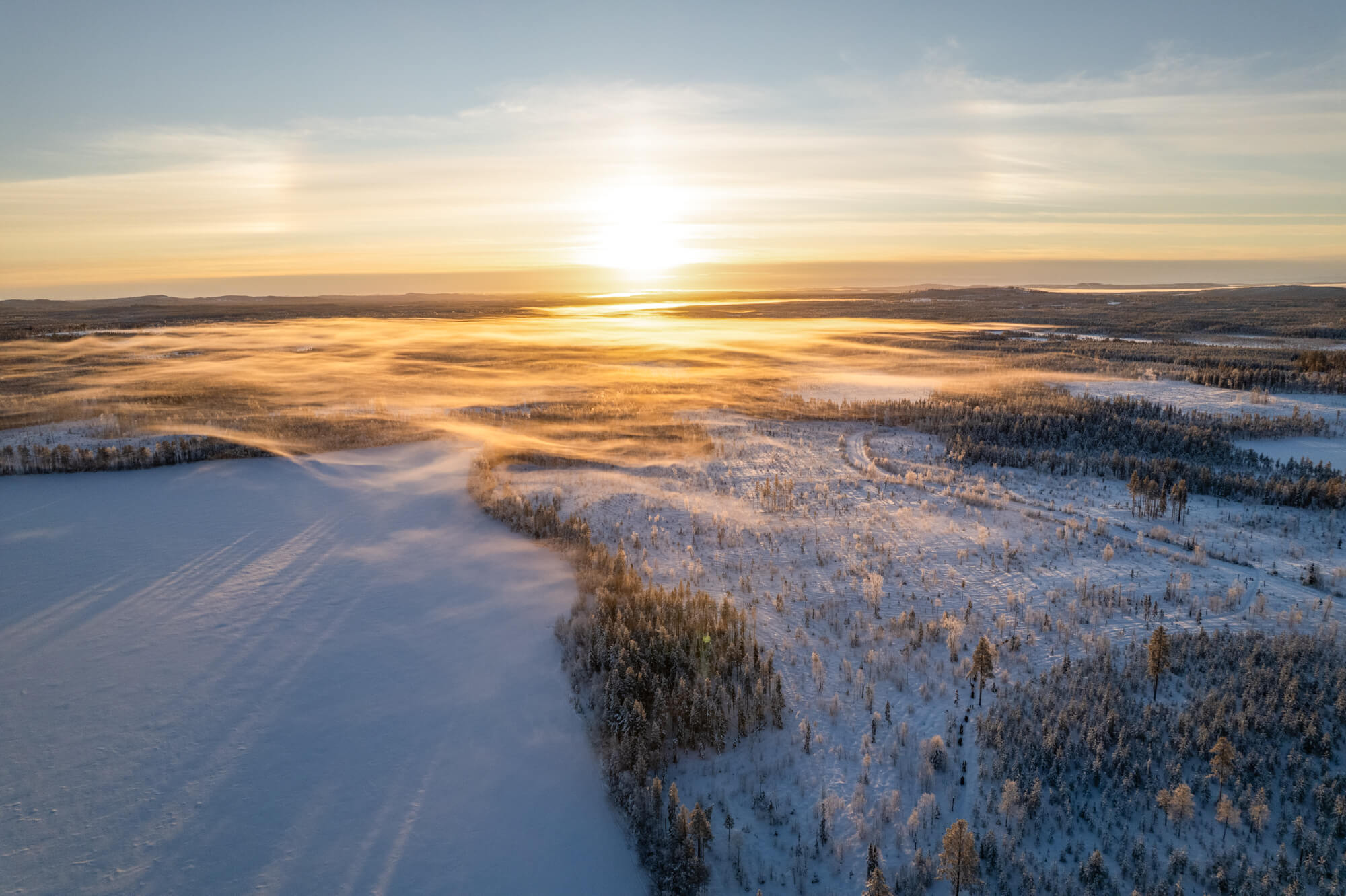 avis-voyageurs-suede-laponie-flarken-adventure-241 Vue de drone d'un paysage d'hiver en Laponie suédoise