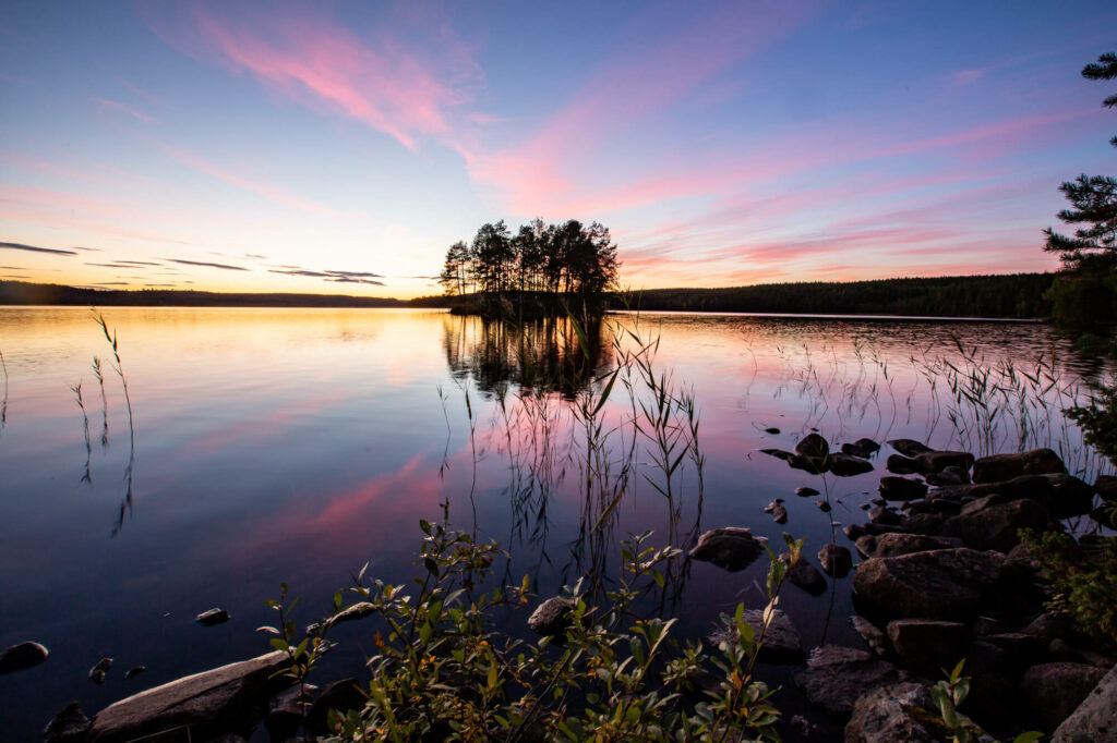 coucher du soleil en été en Laponie, Suède